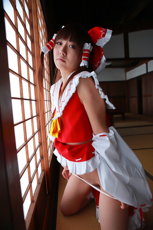 [Cosplay] Reimu Hakurei with dildo and toys - Touhou Project Cosplay